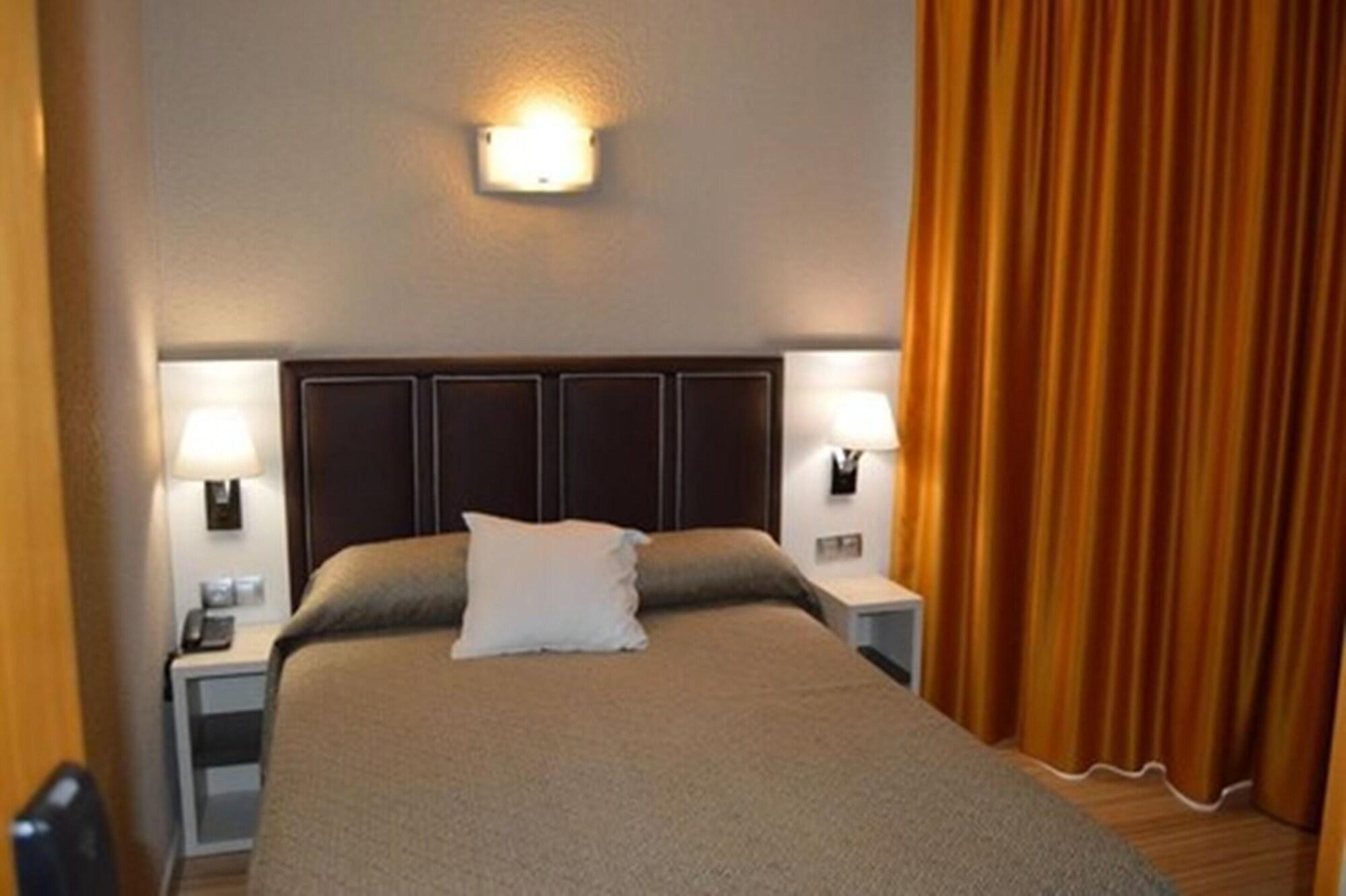 Hotel Ciutadella روساس المظهر الخارجي الصورة